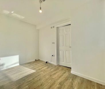 3 bedroom flat to rent - Photo 5