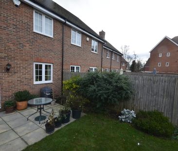 3 bedroom mid terraced house to rent, - Photo 5