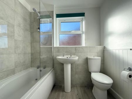 2 bedroom end of terrace house to rent - Photo 4