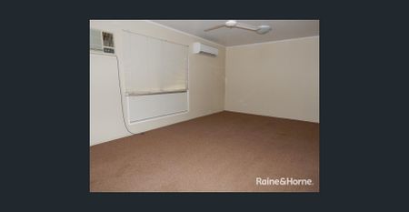 Three Bedroom with Air Conditioning Throughout - Photo 2