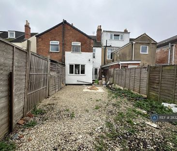 3 bedroom terraced house to rent - Photo 6