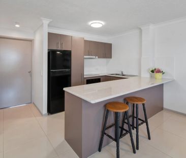 Top-Floor Coastal Apartment with Ocean Views - Photo 5