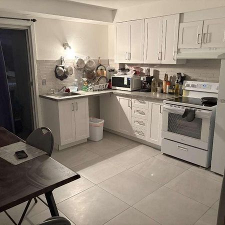 4 ½ à louer spacieux et lumineux semi meublé - Photo 3