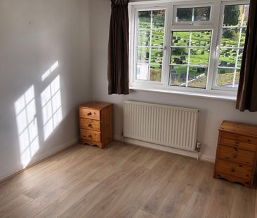 3 Bed Semi-Detached House, Crawley Green Road, LU2 - Photo 5