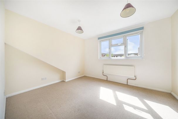 Middle Close, Epsom, Surrey, KT17 1DU - Photo 1