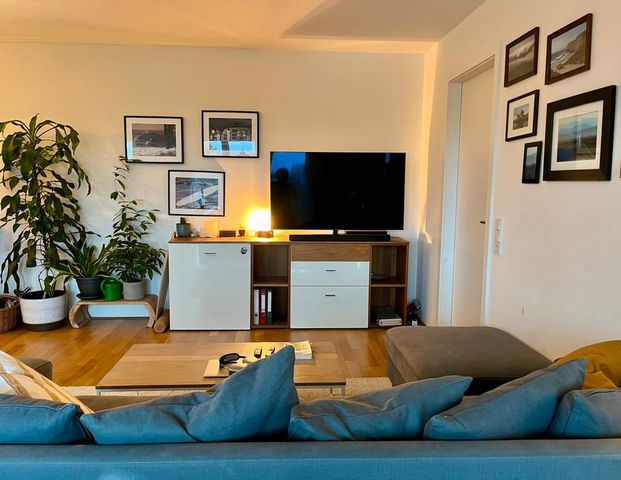 Zwischenmiete: Möblierte 2-Zi Wohnung mit Balkon&Tiefgarage - Foto 1