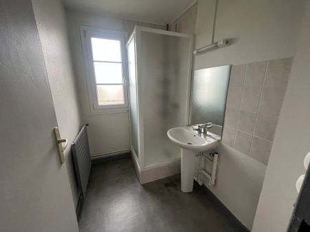 Location - Appartement T4 - 65 m² - Montbéliard - Photo 3