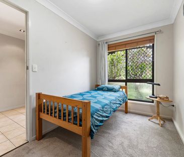 Spacious Family Home in Peaceful, Leafy Location - Photo 5