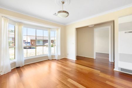 Immaculate 2 bedroom unit - Photo 2