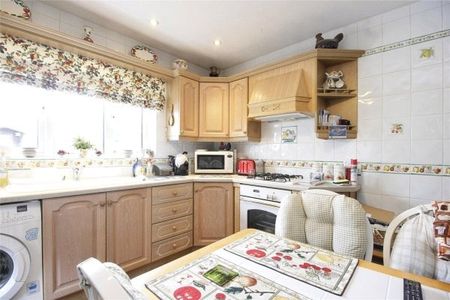 Ashurst Avenue, Southend on Sea - Photo 3