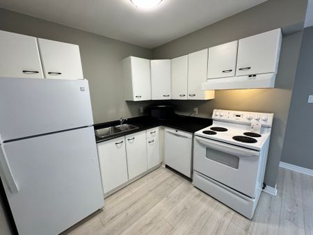 For Lease - 126 Bell Farm Road Unit# 414, Barrie, Ontario - Photo 2