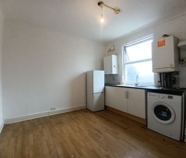2 Bed Flat, Leigh Road, E6 - Photo 4