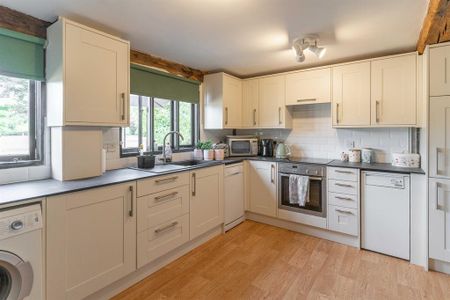 2 bedroom semi-detached house to rent - Photo 3