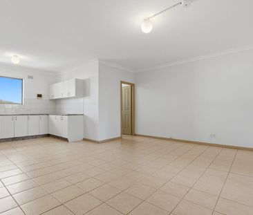 Two Bedroom Unit Just Steps from Wamberal Beach - Photo 1