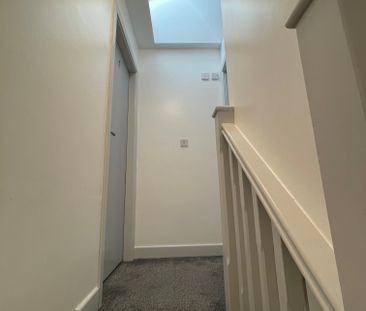 St. Margaret Road Room 4 - Photo 4