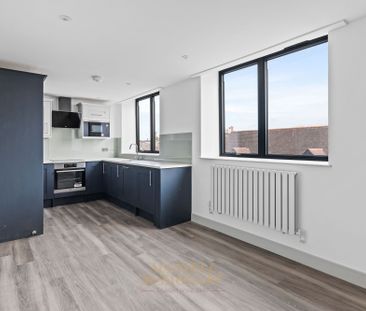 High Street, Horley, RH6 - Photo 2