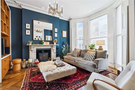 A beautifully presented house with exceptional entertaining space and a south-facing garden - Photo 4