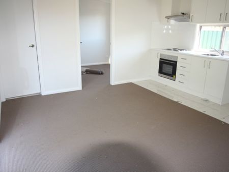 Spacious & Stunning 2 Bedroom Granny - Photo 4