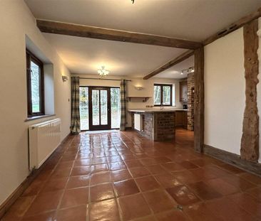4 bedroom barn conversion to rent - Photo 2
