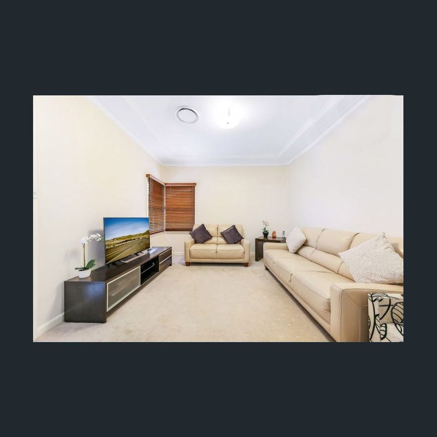 BEAUTIFUL SPACIOUS FAMILY HOME - Photo 1