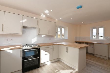 3 bedroom semi-detached house to rent - Photo 5