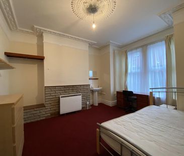 6 bedroom terraced house to rent - Photo 2