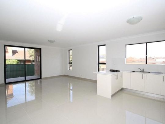 4/5 Resthaven Road, 2200, Bankstown Nsw - Photo 1