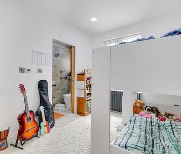 3 bedroom maisonette to rent - Photo 4