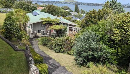 Bright and spacious 3 bedroom, Hillsbrough - Photo 5