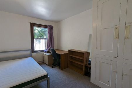 4 bedroom terraced house to rent - Photo 3