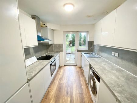 3 bedroom terraced house to rent - Photo 5