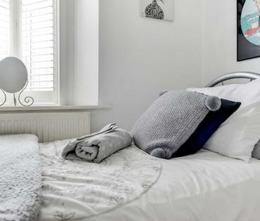 3 bedroom semi-detached house to rent - Photo 3