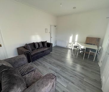 4 bedroom end of terrace house to rent - Photo 5