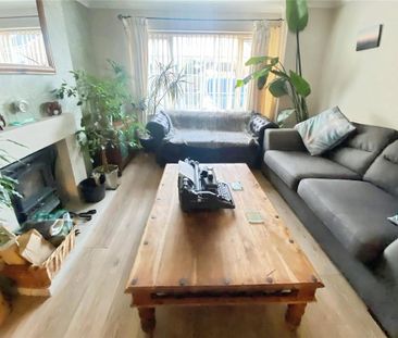 4 bedroom semi-detached house to rent - Photo 5