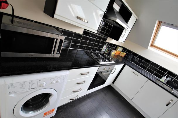 Richmond Road, Hyde Park, LS6 1BX, Leeds - Photo 1
