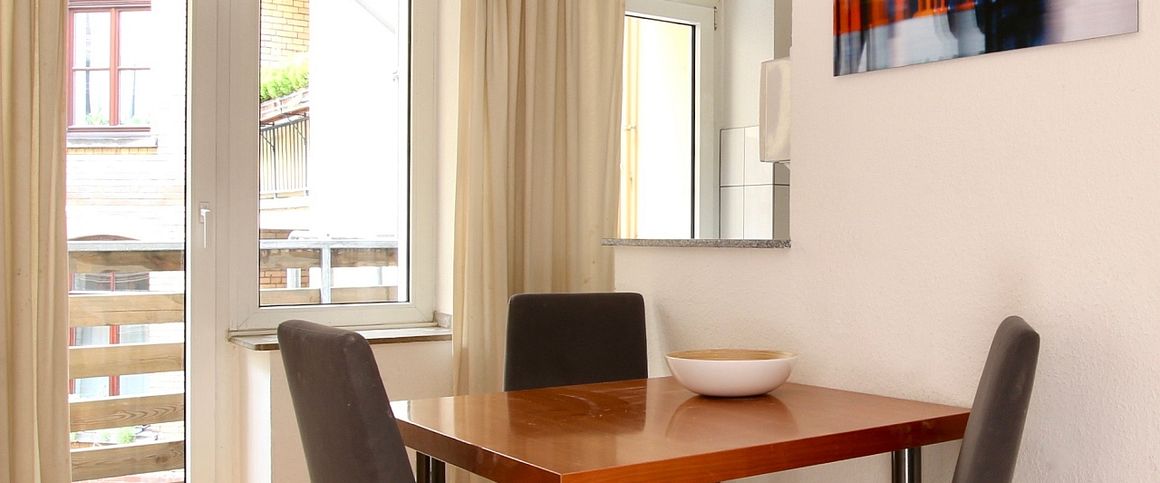 Schön möbliertes Apartment mit Balkon im Rathenauviertel - Photo 1