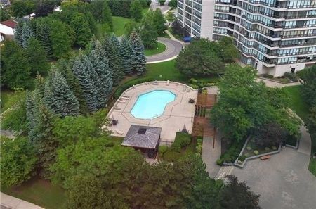 For Lease - 12 Laurelcrest Street Unit# 305, Brampton, Ontario - Photo 4