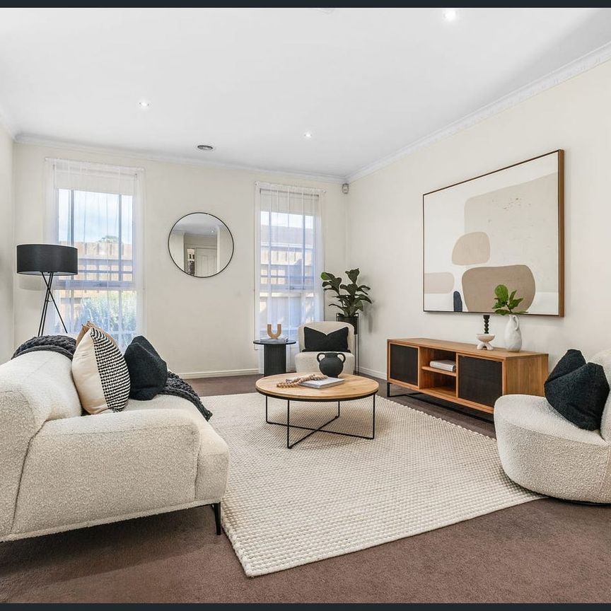 GREAT SIZED HOME | IDEAL LOCATION | STYLE AND COMFORT - Photo 1