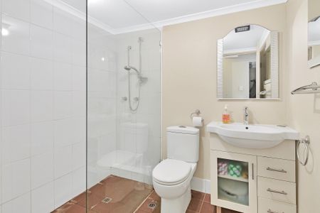 Sophisticated and Stylish One Bedroom Apartment - Photo 4