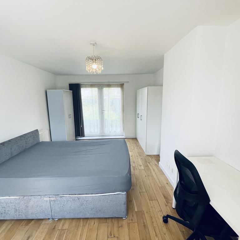 4 bedroom terraced house to rent - Photo 1