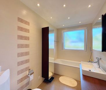 Magnifique villa 6p / 4 CHB + bureau / Jardin avec piscine - Photo 5