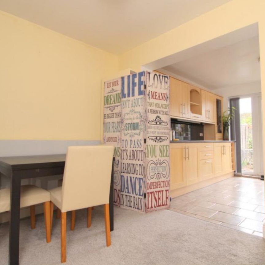 3 bedroom Semi-detached house to rent - Photo 1