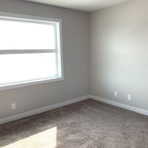 Gorgeous Pet Friendly 3-Bed Townhome in Aspen Lakes Blackfalds!! - Photo 1