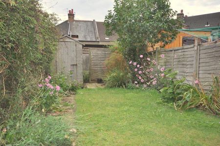 2 bedroom terraced house to rent - Photo 2