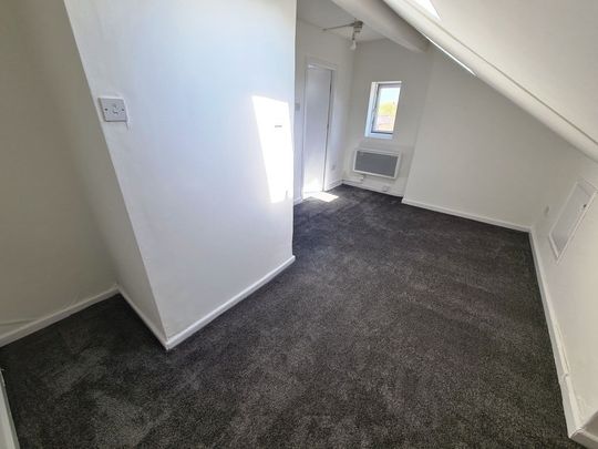 Studio Flat, Crescent Road, M8 - Photo 1