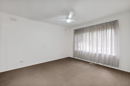 Spacious Family Home with Modern Features and Prime Location - Photo 4