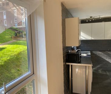 2 Bed Flat, Downs Road, LU1 - Photo 3