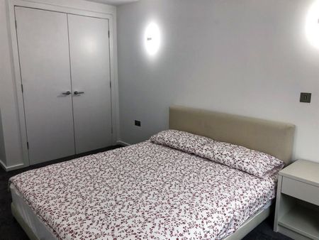 2 bedroom Flat To Let - Photo 3