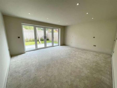 The Willows, Woodlinken Drive, Verwood, Dorset, BH31 - Photo 2