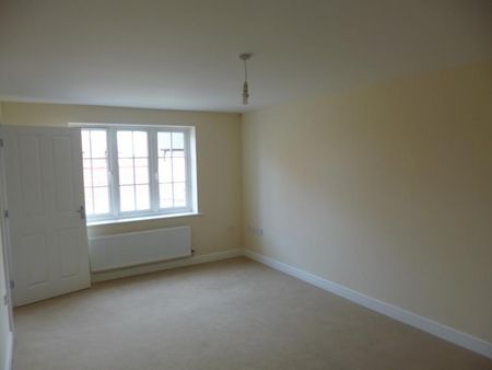 4 bedroom detached house to rent - Photo 2